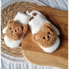 Afbeelding in Gallery-weergave laden, Rammelaartje // Baby Handschoenen / Wanten Met Teddy Beertje - (kleur zand of beige)