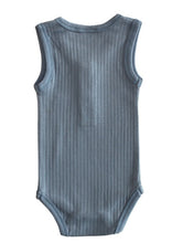 Afbeelding in Gallery-weergave laden, Dimo // mouwloze rib romper walvis