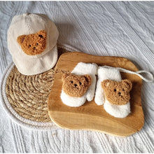Afbeelding in Gallery-weergave laden, Rammelaartje // Baby Handschoenen / Wanten Met Teddy Beertje - (kleur zand of beige)
