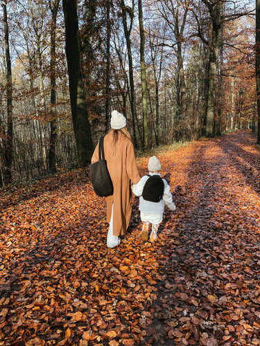 studio noos // zwarte teddy mom bag beige